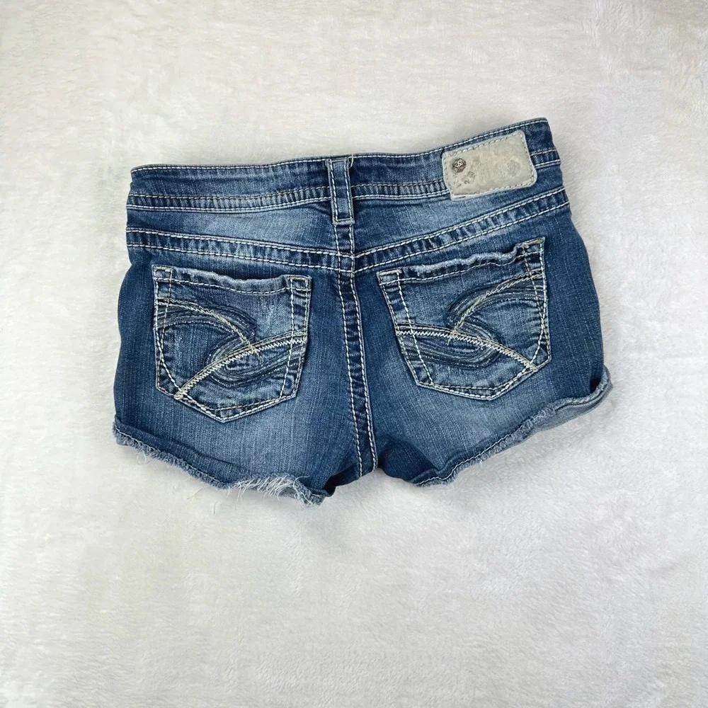 Silver Jeans Toni Shorts Womens 27 Medium Wash Distressed Y2K Denim‎